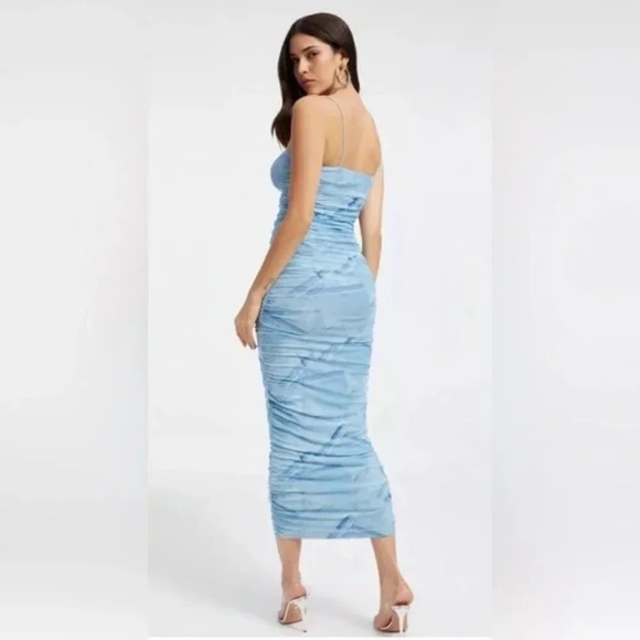 Good American Ruched Mesh Midi Dress Blue Denim Print Size 4 - Picture 3 of 9
